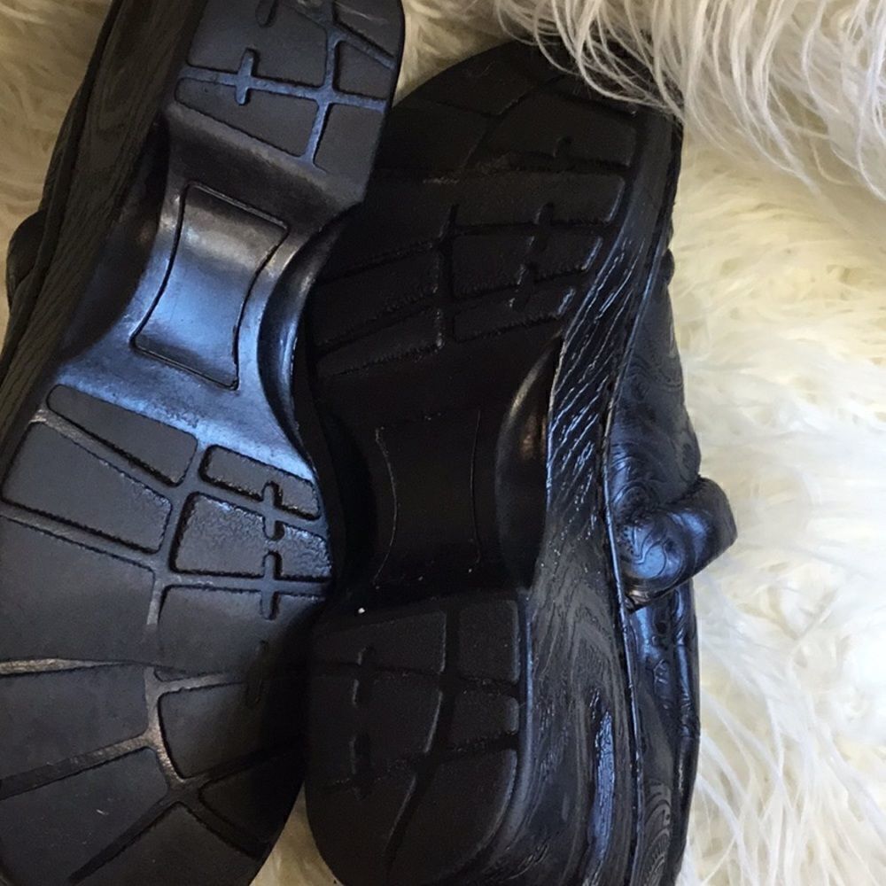 Black size 8 clogs by BOLO with tooled upper - Picture 10 of 12